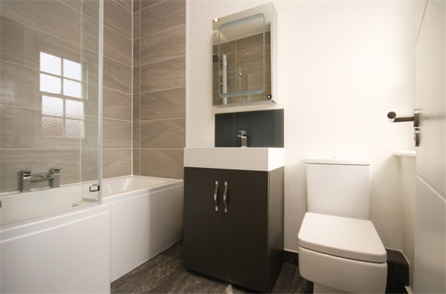 small bathrooms in your rentals - 10 ways to make them look bigger