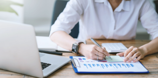 There are risks to multifamily revenue in the current economy so here is a look at those issues and 5 ways mitigate those risks.