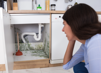 Here are 8 reasons to use property management software for maintenance requests to improve communication between landlords and tenants.