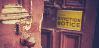 Oregon Governor Tina Kotek has signed HB 3522 which allows property owners and landlords to evict squatters after giving a 24-hour notice.