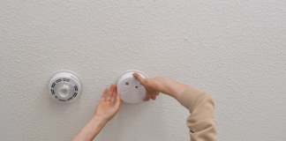 Questions about smoke detectors in rentals come up often so for a non-functioning smoke detector, who is responsible for replacing it